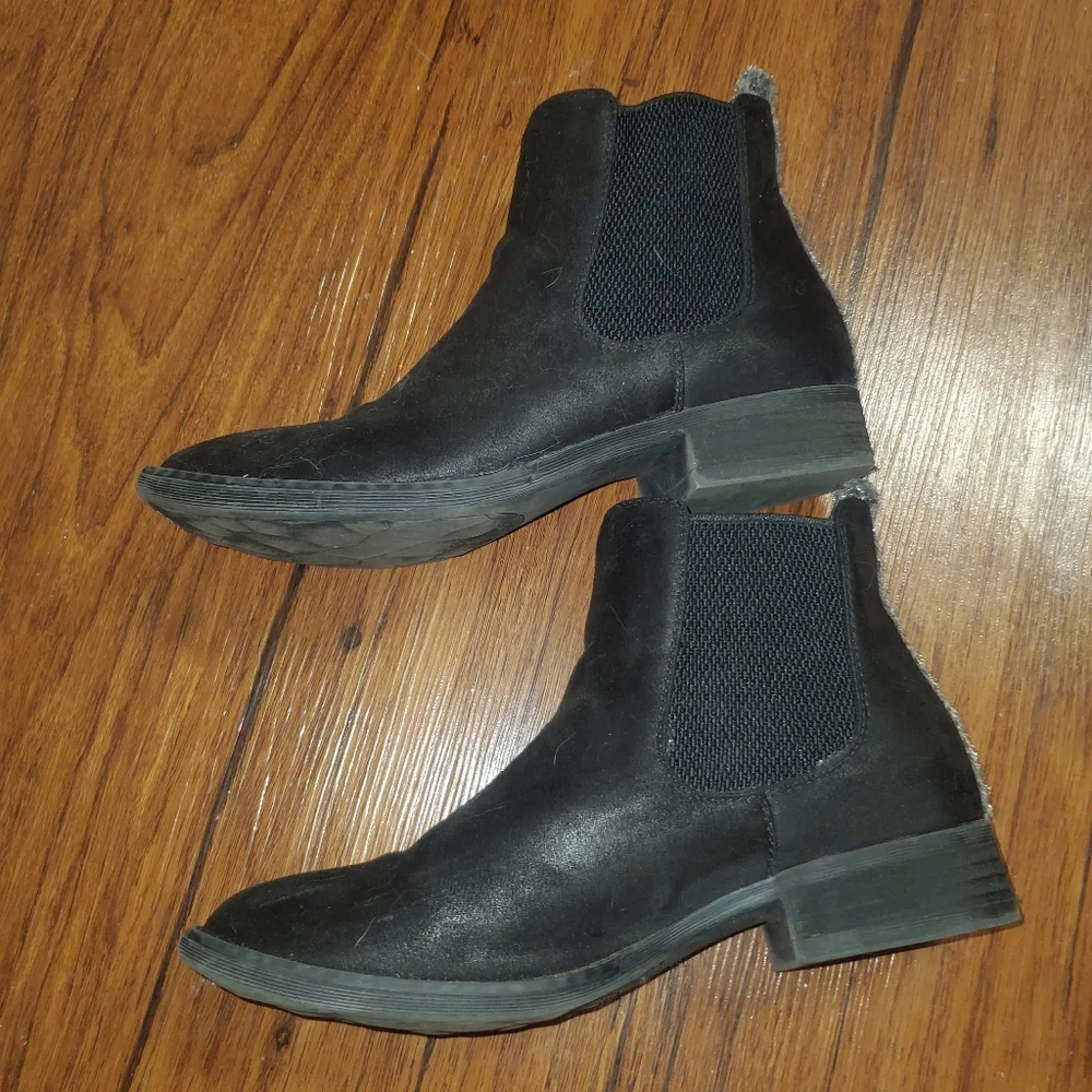 EUC Very G Black Booties w/ Leopard Heel Stripe - Picture 3 of 6